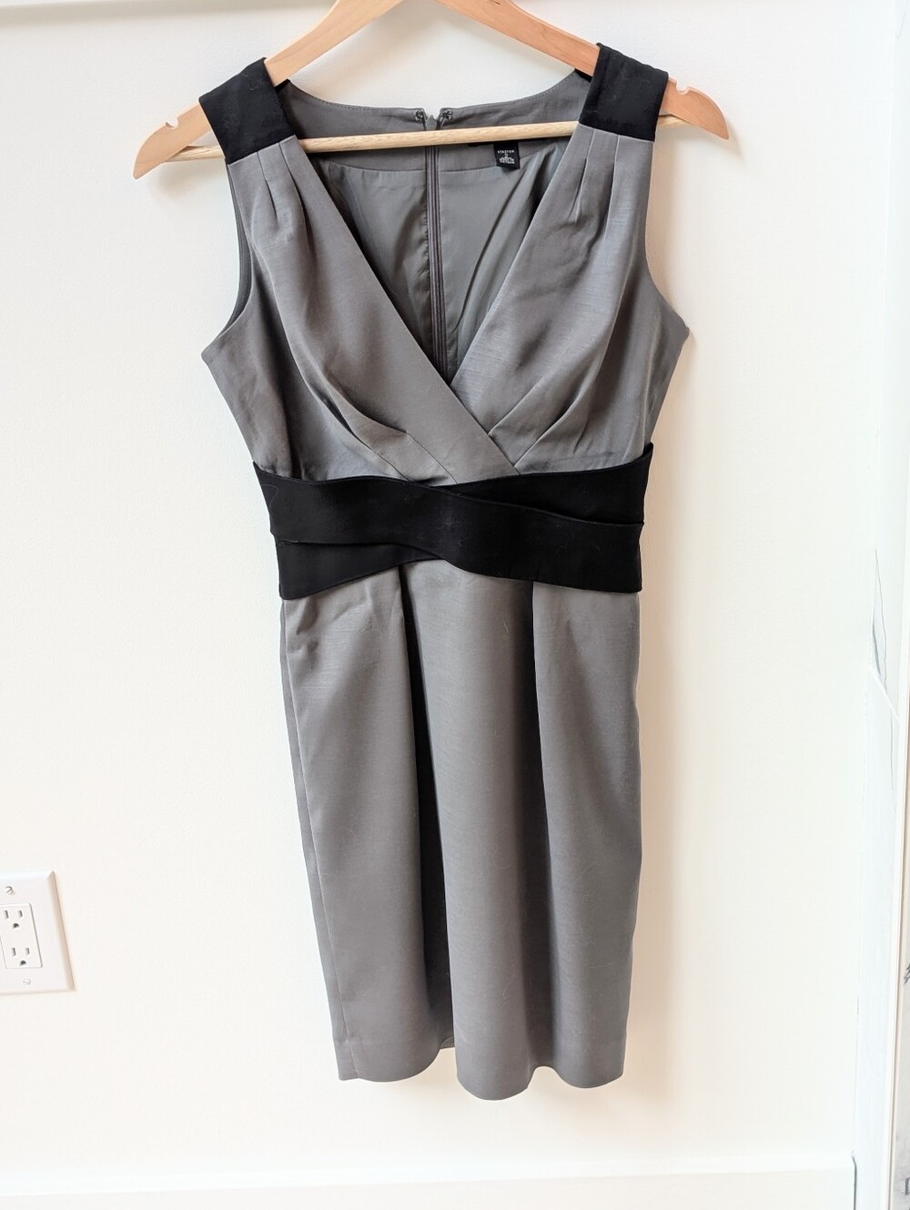 Vintage Circa 2009 Banana Republic Gray And Black Tailored Dress.